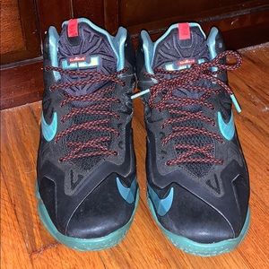 Nike Lebron 11